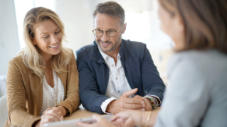 How does a REALTOR® determine the selling price of my home?